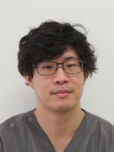 越野　友太
