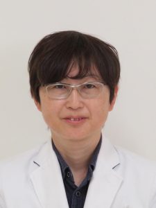 八ツ賀　秀一